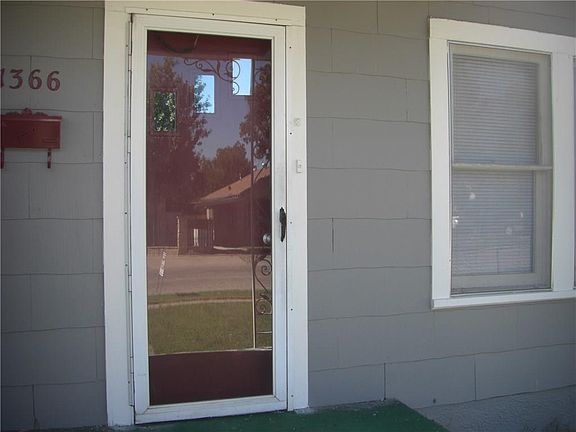 2nd image of 1366 Elm St