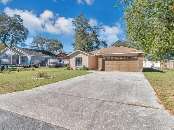 905 Ida St, Wildwood, FL 34785