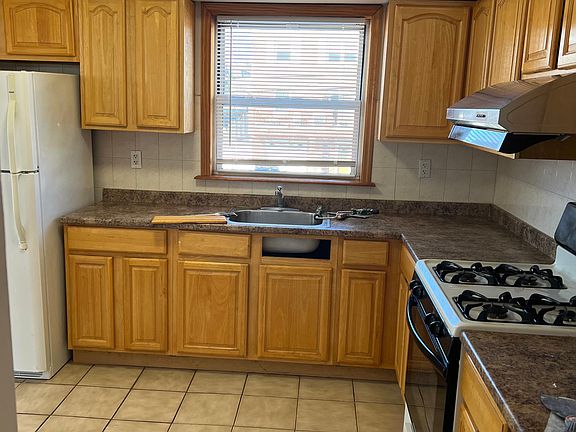 5th image of 2005 Clintonville St Floor 2