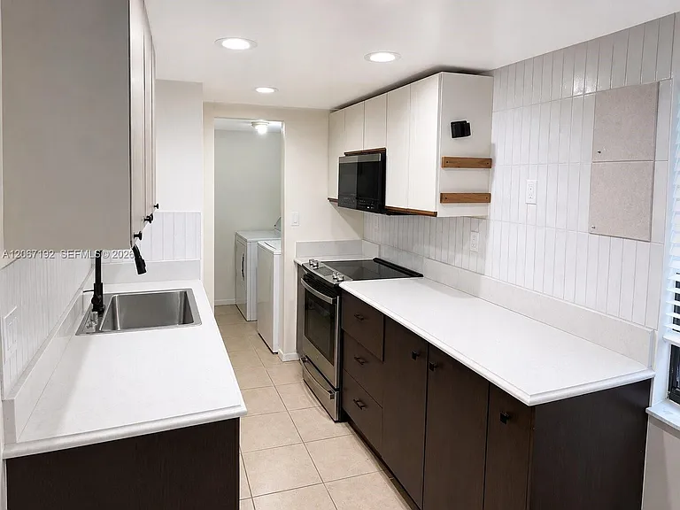 11263 SW 9th Ct — Photo 4