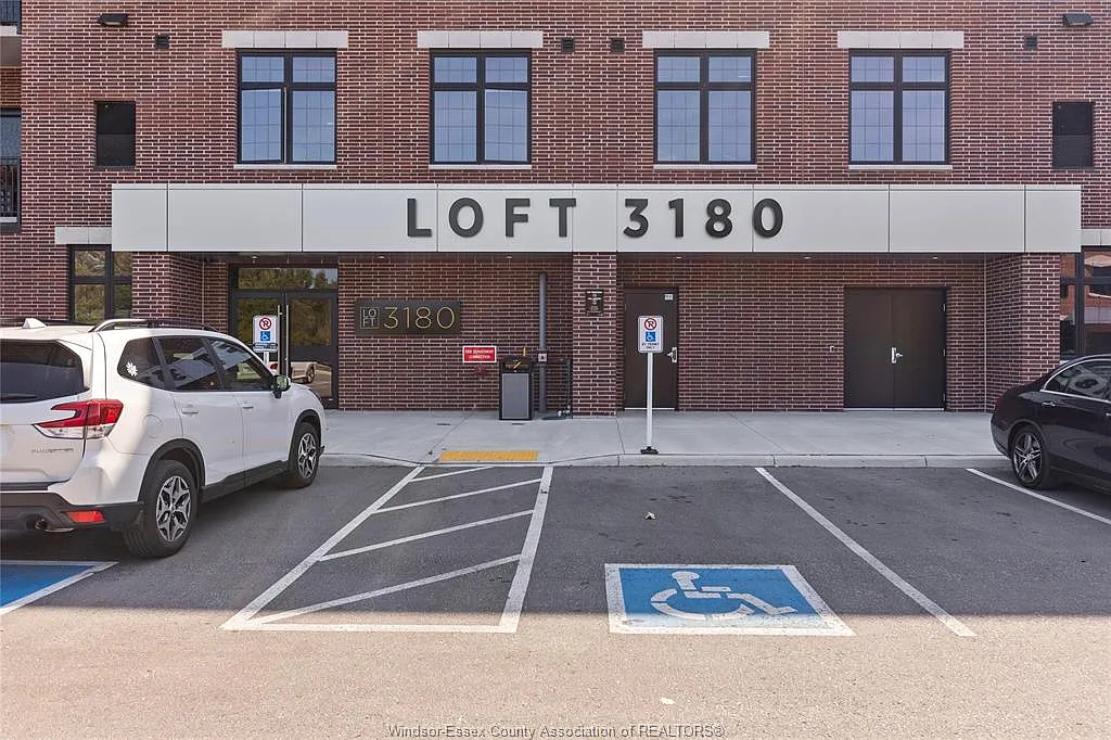 Building Photo - 3180 Meadowbrook Ln #206