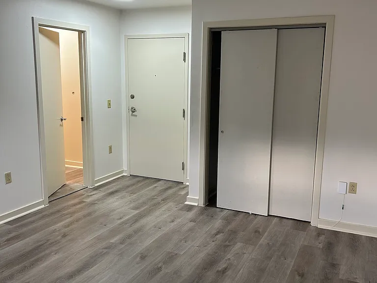 Austin Manor Apartments — Photo 16