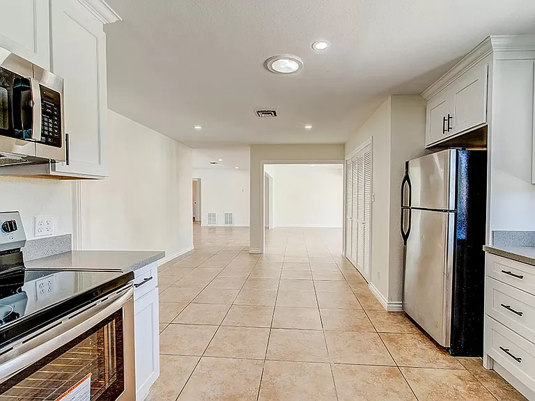 557 Canosa Ave — Photo 24