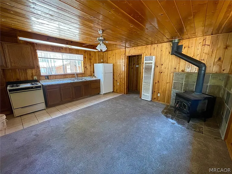 243 Spruce Ln — Photo 5