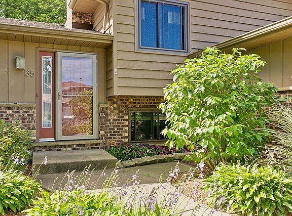 3rd image of 35 Burnett Ave