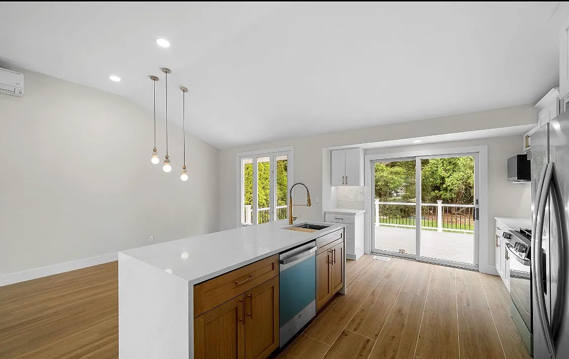 4 bed, 2300 sqft, $8,200 — Photo 4