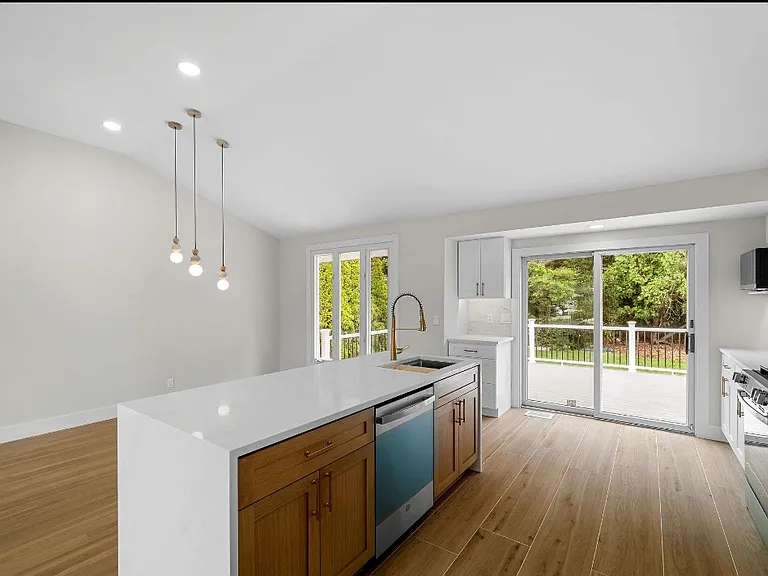 12 Warren Ln — Photo 4