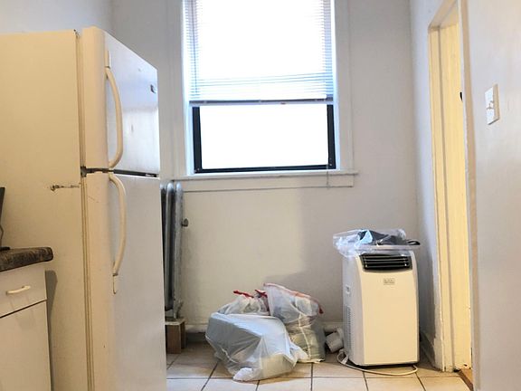 3rd image of 3734 N Pine Grove Ave APT 106