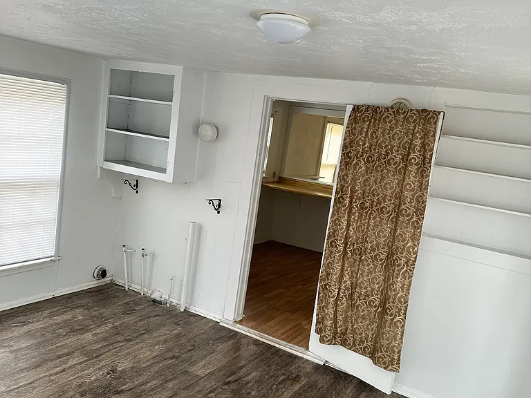 1014 Barnes St — Photo 15