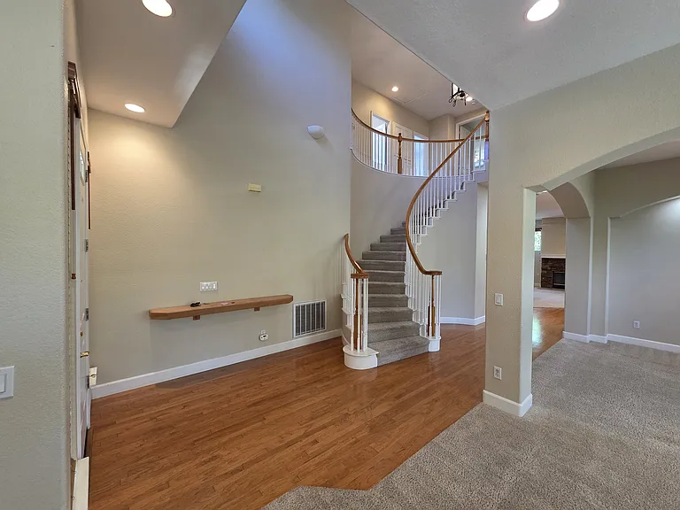 1406 Yukon St — Photo 9