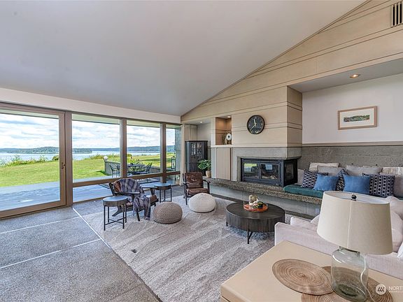 4th image of 1026 76th Avenue NE