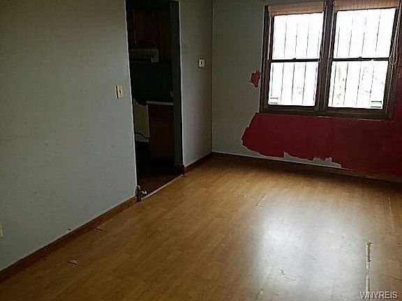 4th image of 57 Pauline St