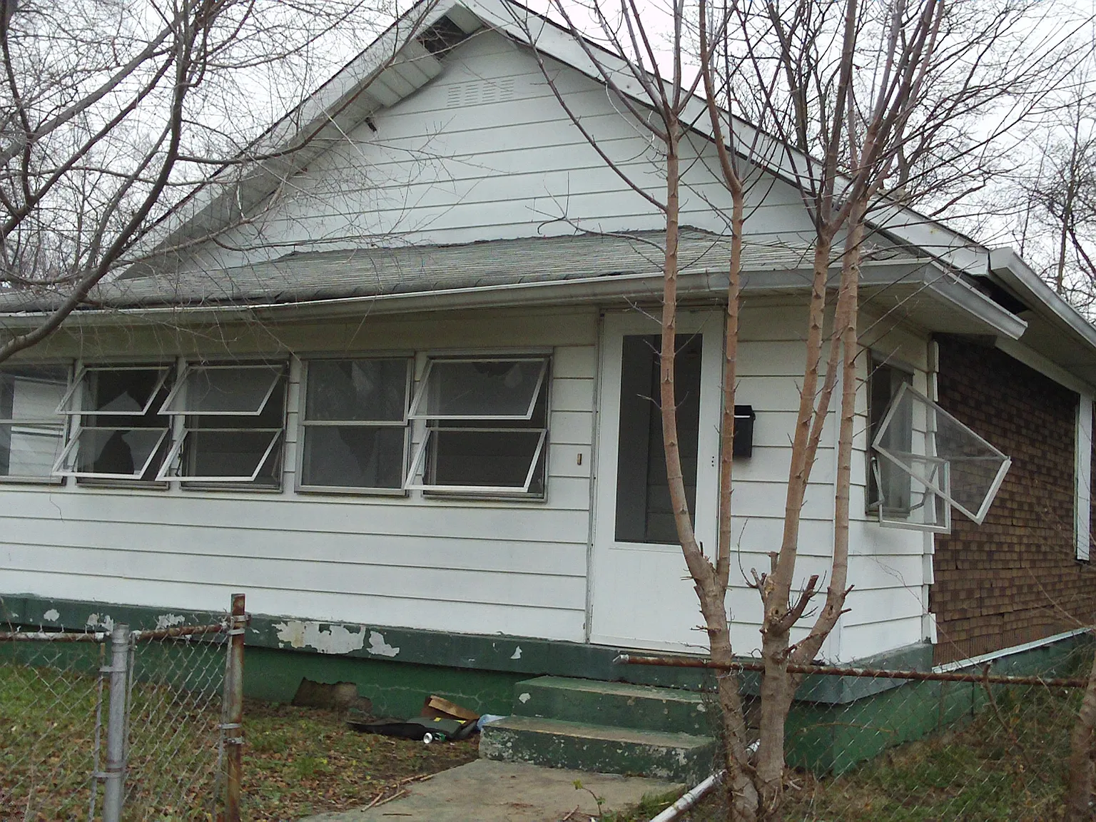 2707 Burton Ave photo 1
