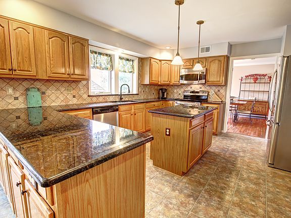 4th image of 41920 Cranberry Ln