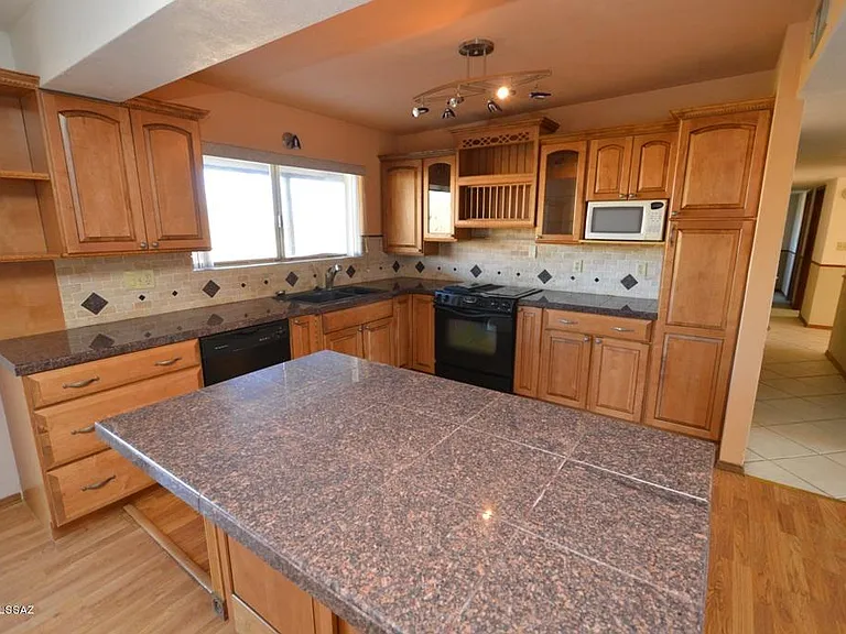 5050 N Hillcrest Dr — Photo 9