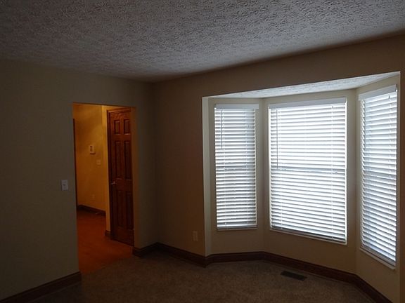 2nd image of 5480 Oakwynne