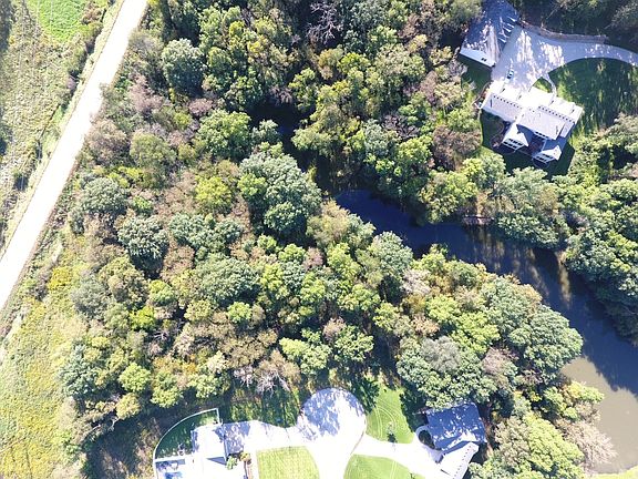 2nd image of Shagbark Cir