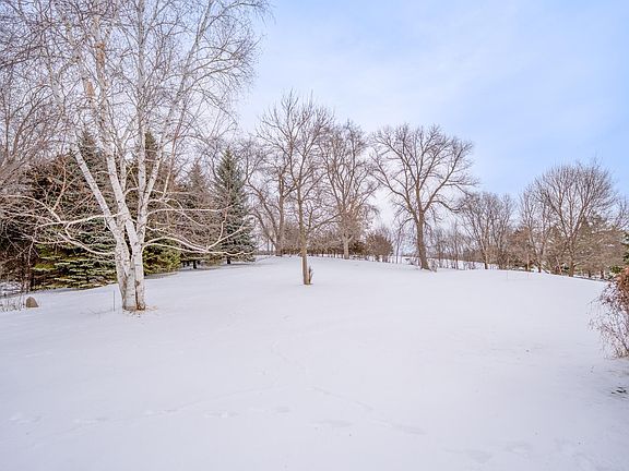 4th image of 6077 Long Lake Rd