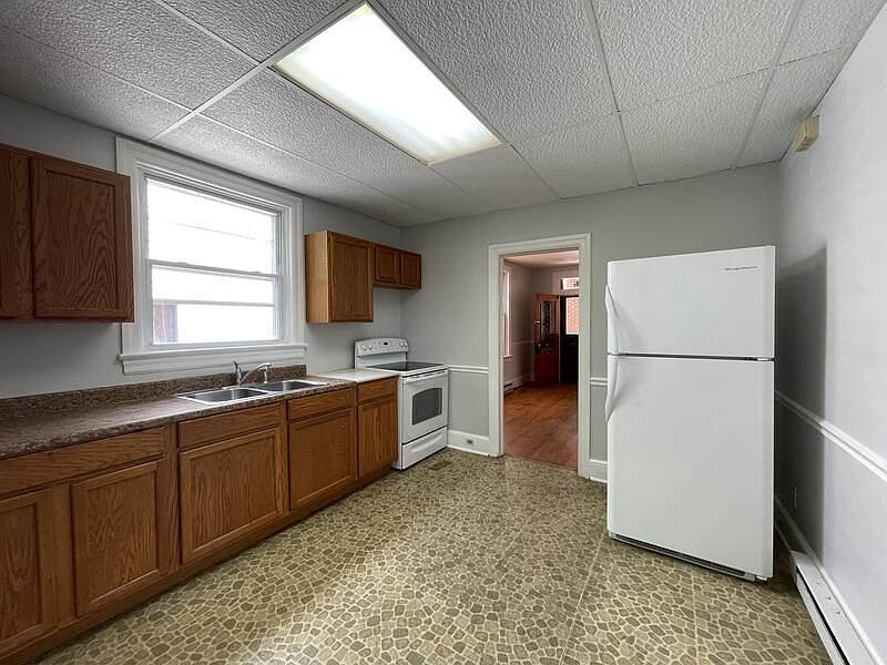 1st image of 111 1/2 S Mulberry St