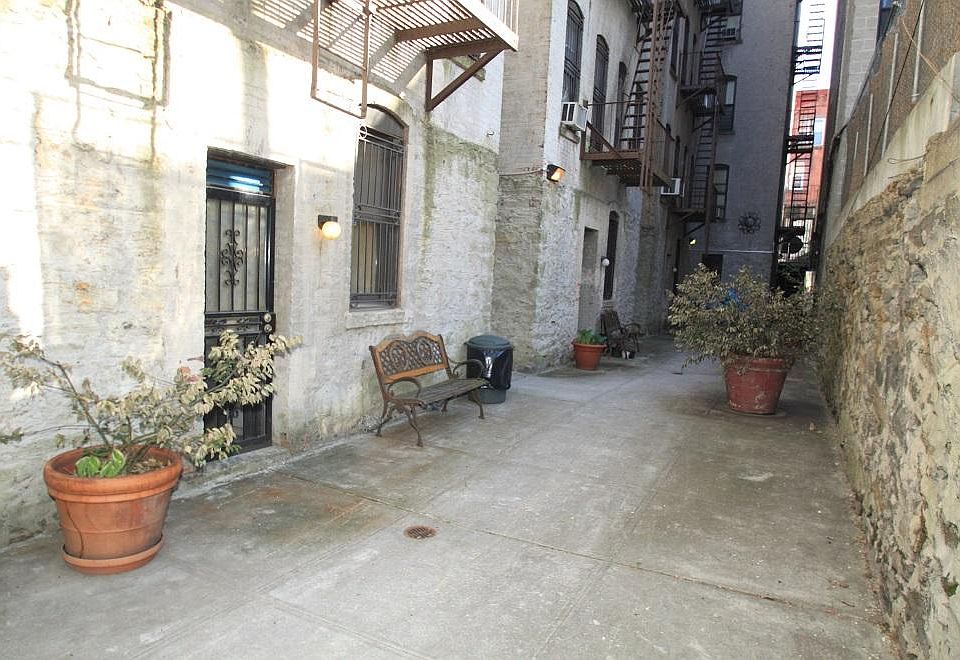 2nd image of 2611 8th Ave APT 1A