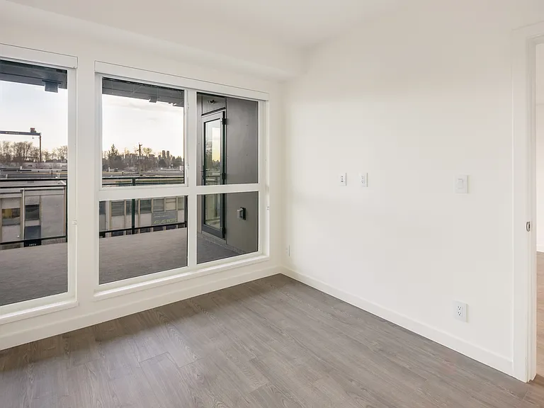 1060 Churchill Cres — Photo 19
