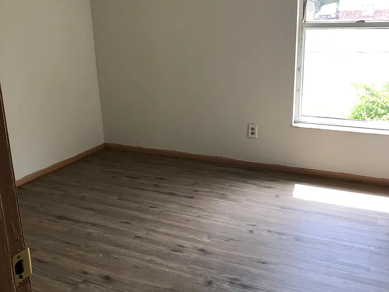 111 Sharon Ave — Photo 20