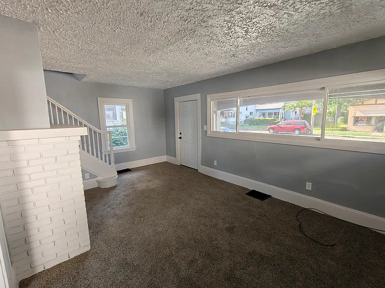 1252 W Waterloo Rd — Photo 5