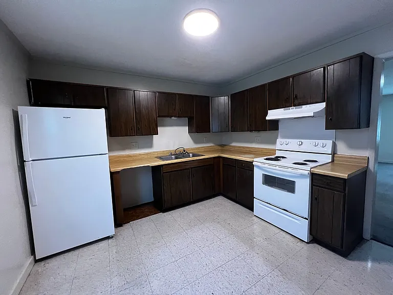 135 Georgianna St — Photo 3