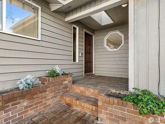 3rd image of 2591 Lemaister Avenue