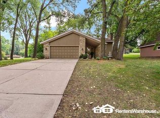 3004 Pine Ridge Dr, Eagan, MN 55121