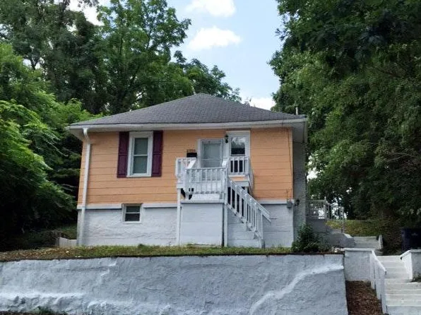 2906 King St NE, Roanoke, VA 24012