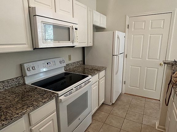 4th image of 1600 Long Grove Dr Unit 422