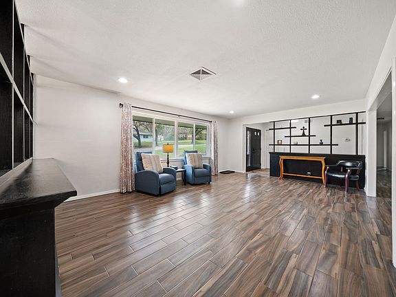 5th image of 809 NW 9th St