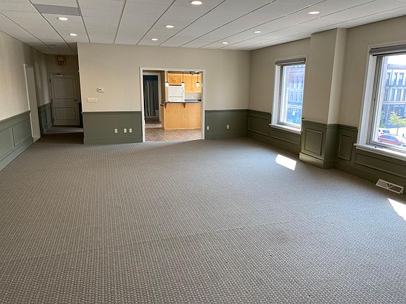 4th image of 105 E Liberty St