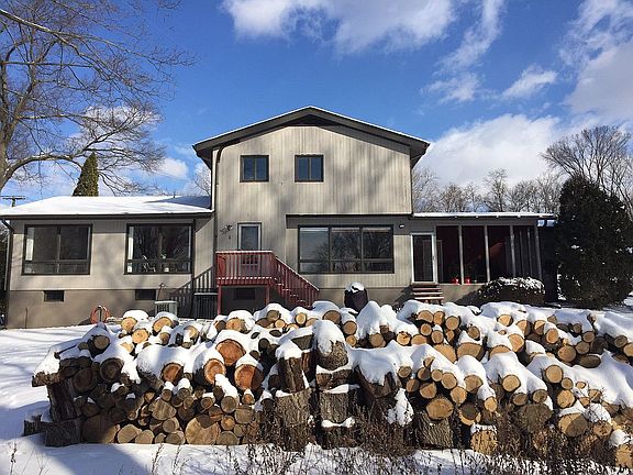 5th image of 15 Canterbury Dr