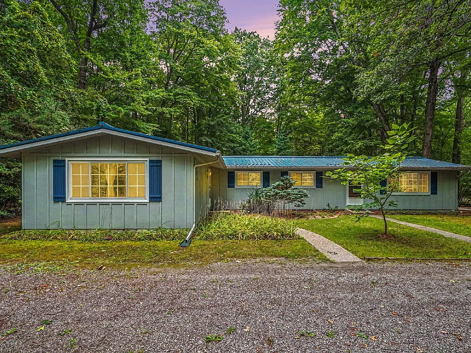 828 E Oakridge Ct