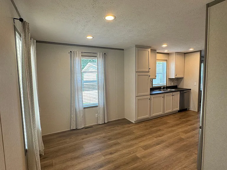 Oak Tree Village — Photo 110
