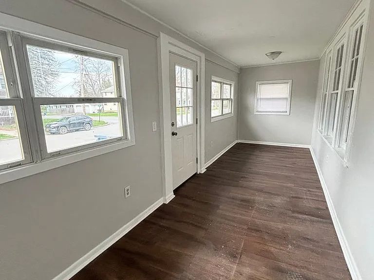 715 W Court St — Photo 22