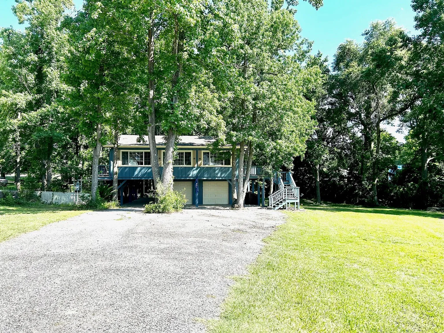 2 bed, 1.5 bath, 1090 sqft, $1,700 — Photo 2
