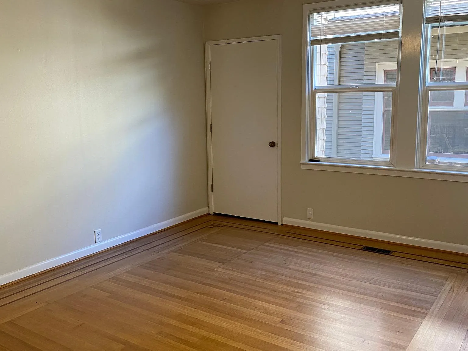 2 bed, 900 sqft, $2,100 — Photo 4