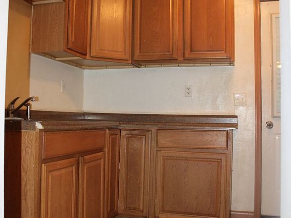 2nd image of 42 Laurel St