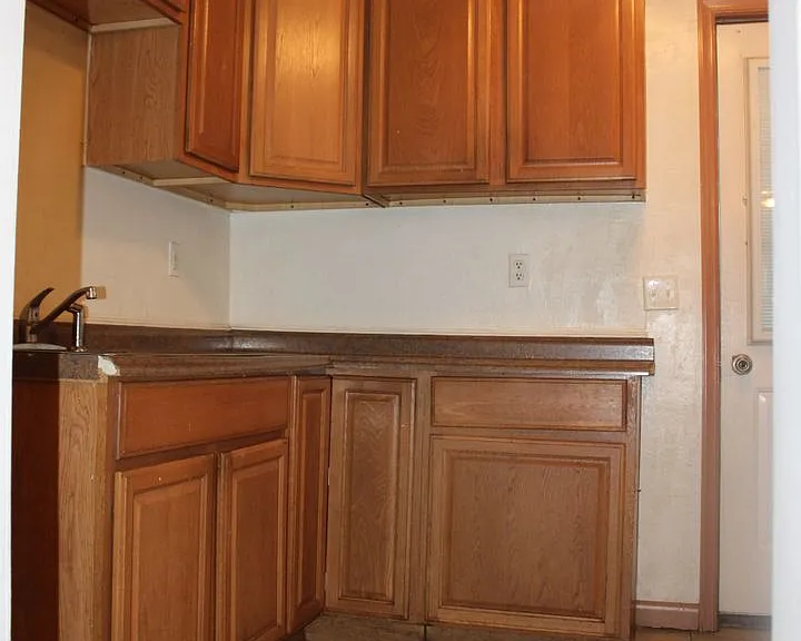 42 Laurel St — Photo 2