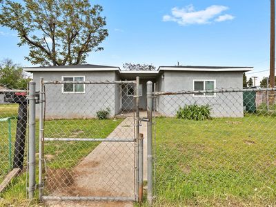 2416 S Cedar Ave, Fresno, CA, 93725