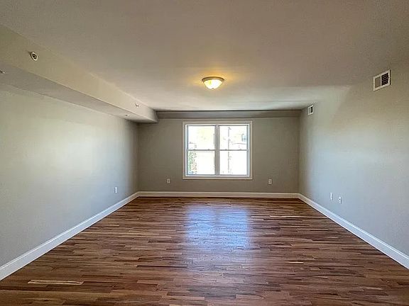 5th image of 707 28th St APT 101