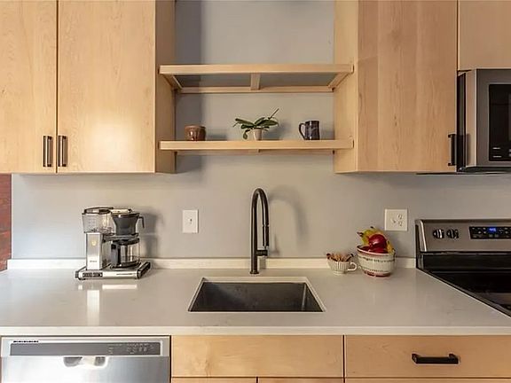 2nd image of 5523 Ellsworth Ave APT 8A
