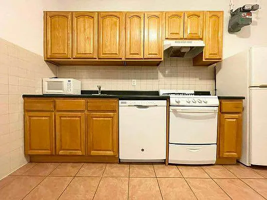 Rented by Century 21 Premier  | media 17