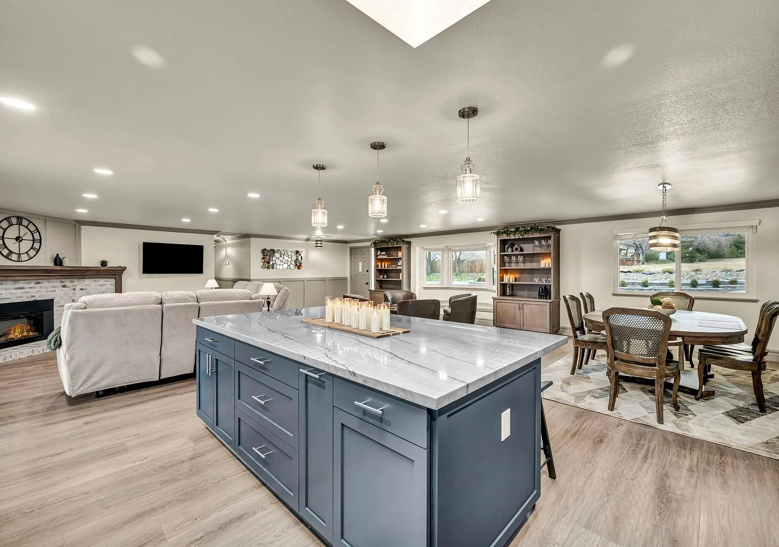 Single-Level Fully Furnished South Reno Retreat With Sweeping Mountain Views, Hot Tub & High-End ... — Photo 3