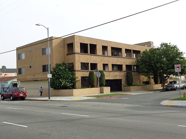 1st image of 856 W 102nd St
