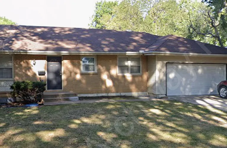 7508 Maple Ln — Photo 1
