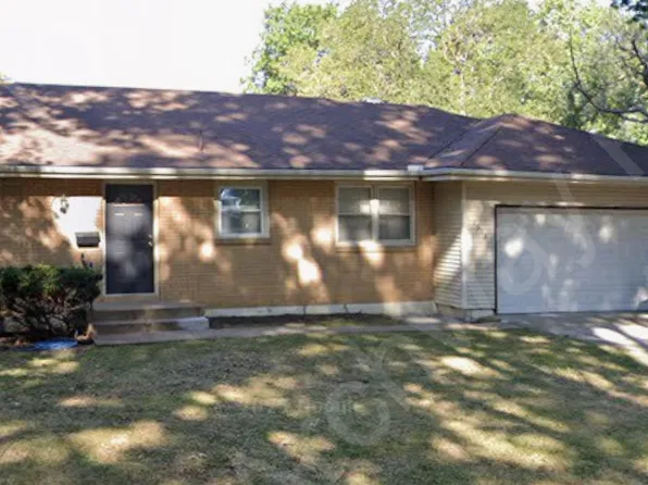 7508 Maple Ln, Raytown, MO 64138